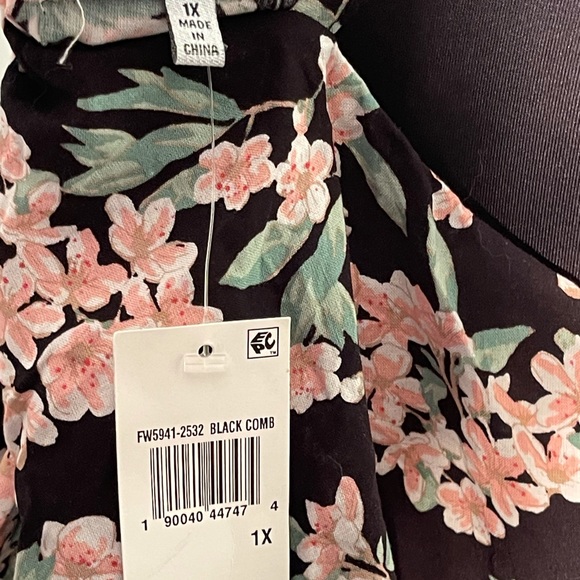 BNWT Cute Ruffle Dress w/cold shoulder strap. Purchased from Macy’s. Size 1x - Picture 9 of 9